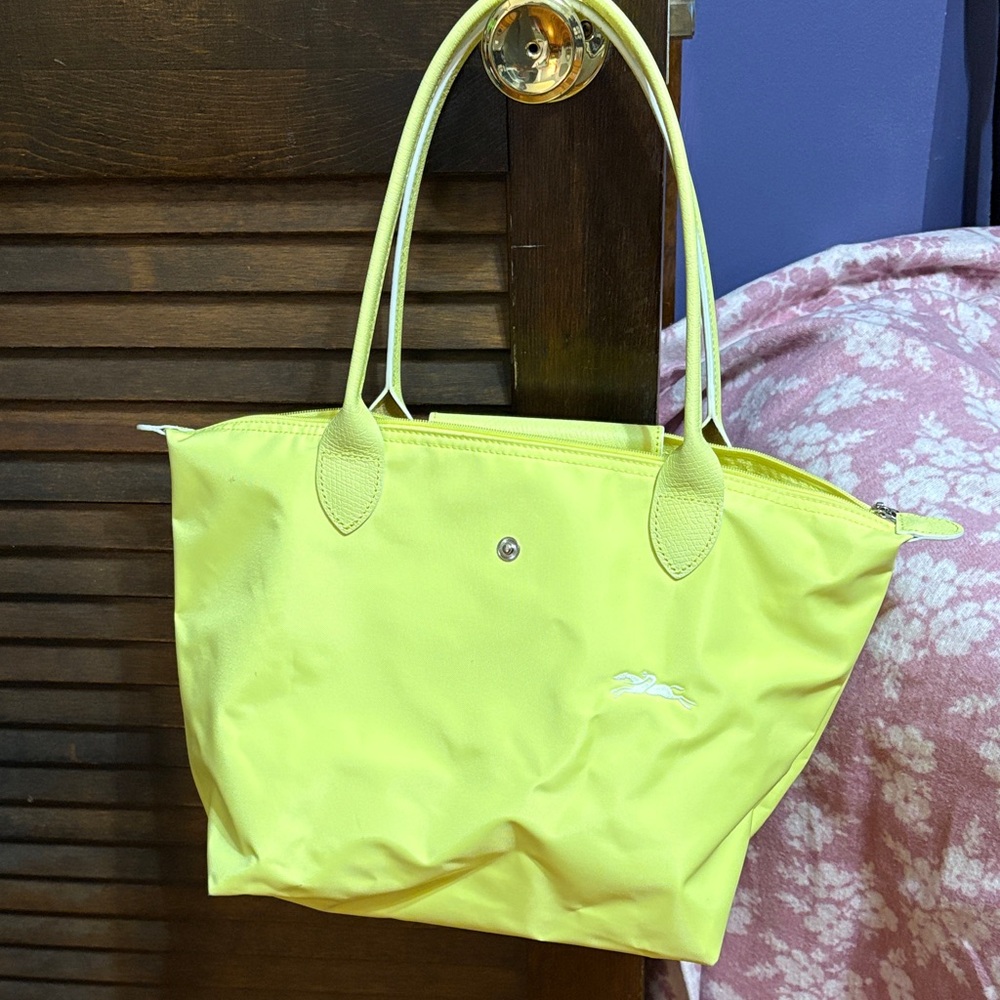 Longchamp le pliage small neon yellow